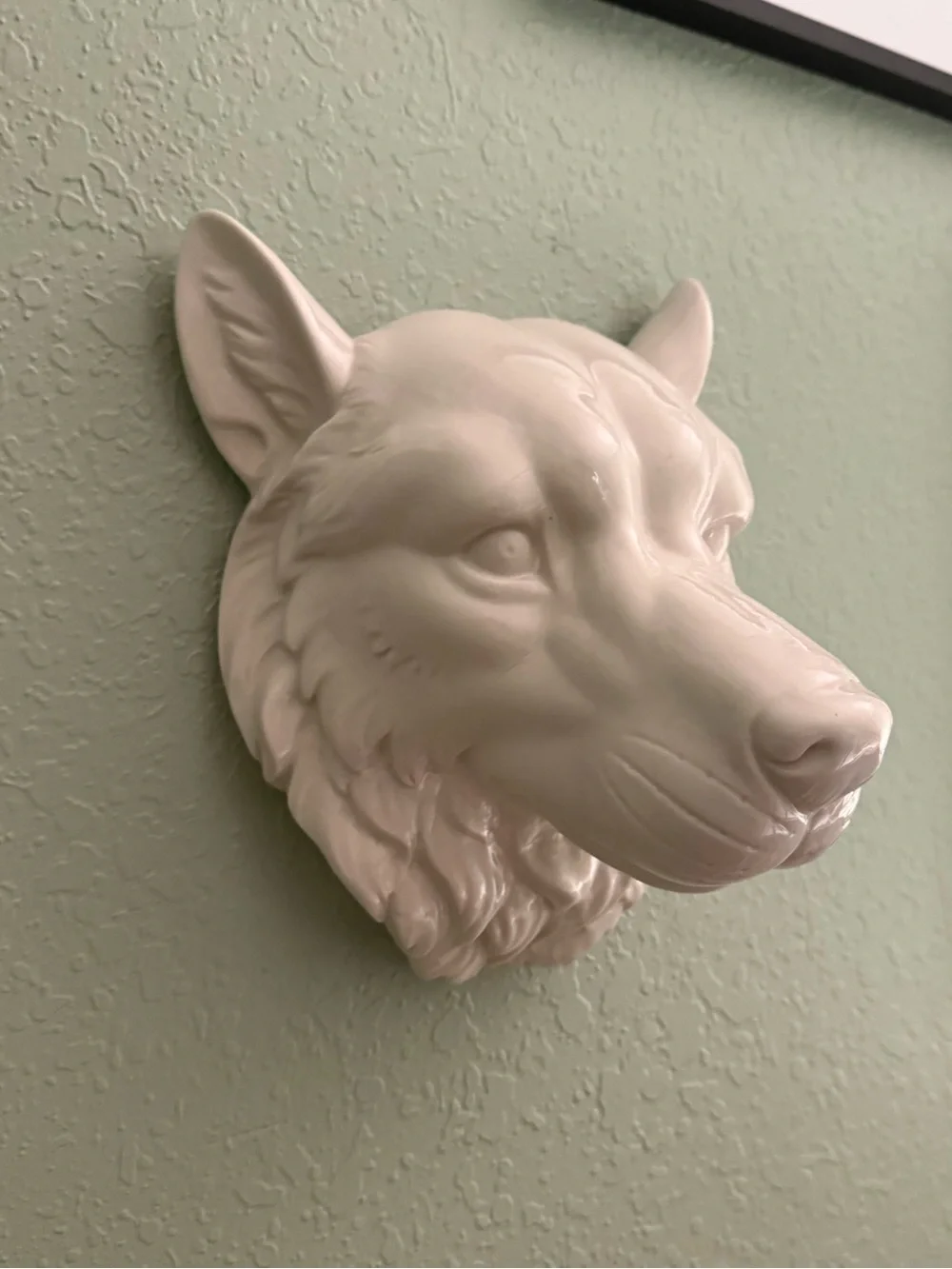 Ceramic Wolf Head Wall Accent in White